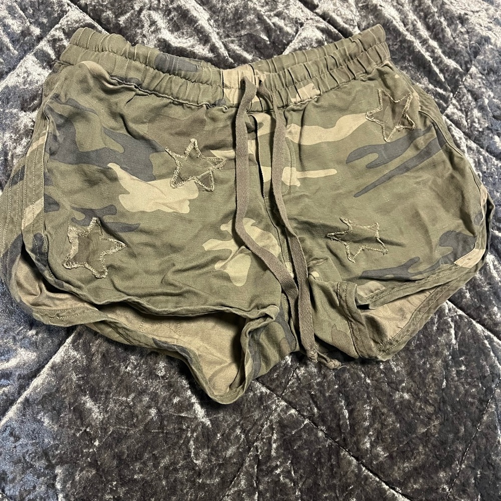 Rails camo short